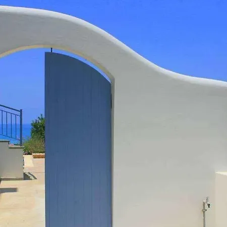 Отель Blue Coral 3*